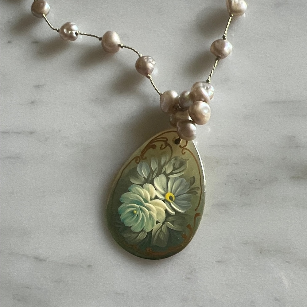 Elegant Floral Pendant Necklace with Pearl Accents - Picture 3 of 5